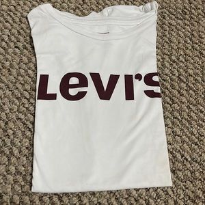 Levi’s white t-shirt